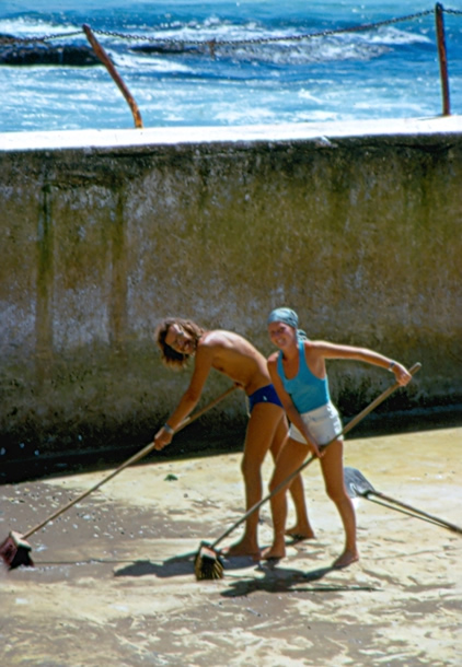 Cleaning out the Bondi Bath Tidal Pool
